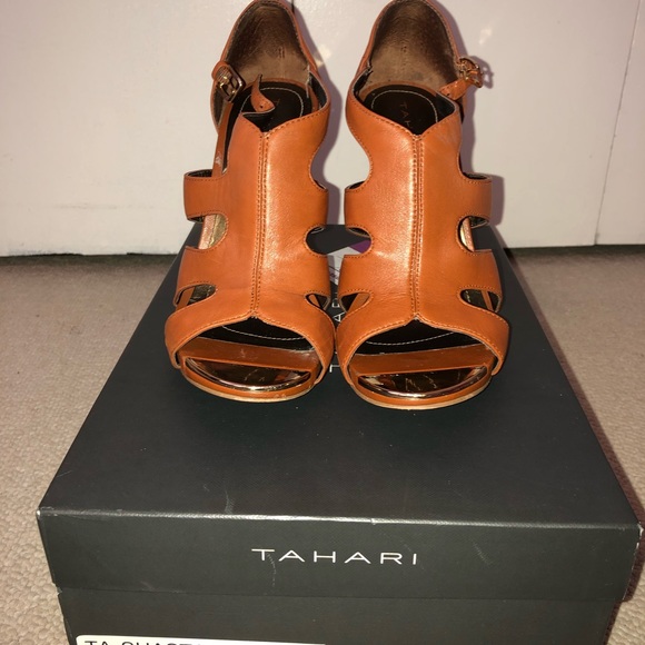 Tahari heeled sandal - Picture 2 of 3